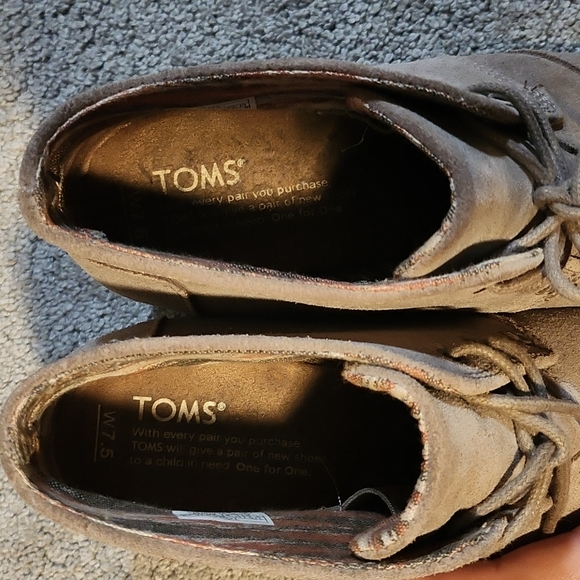 Tom's khaki platform booties size 7.5 - Picture 15 of 17